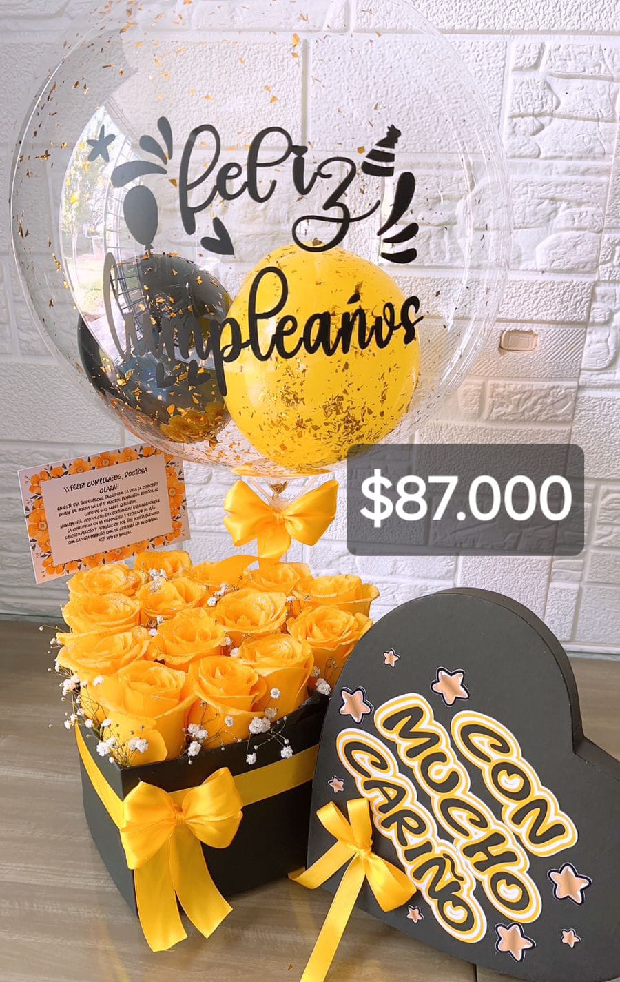 09. FLORES NATURALES 🌹 $87.000🌹 RAMO DE FLORES EN FORMA DE CORAZON Y GLOBO.